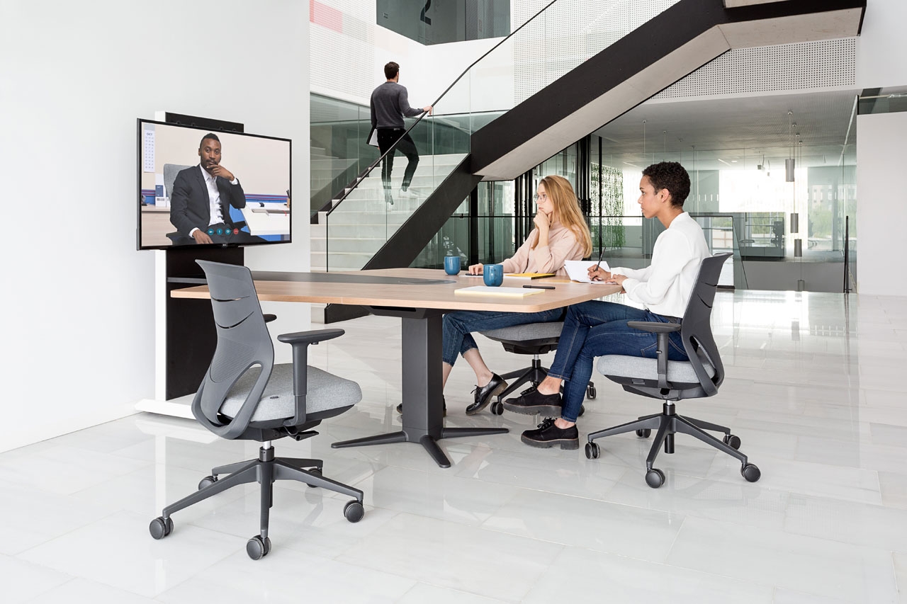 Efit 40 Adjustable Swivel Office Chair w/Medium Backrest & Synchro Mechanism