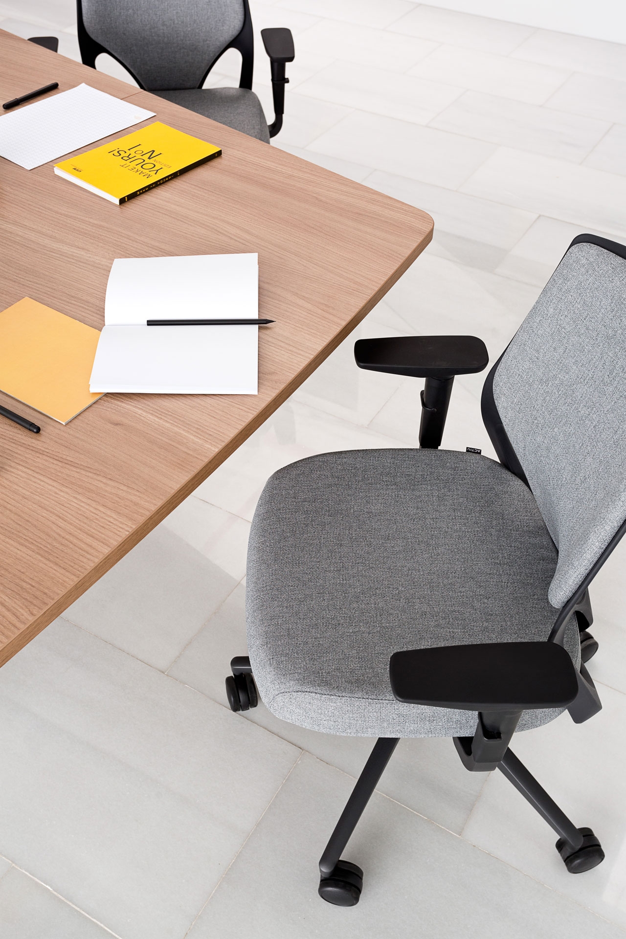 Efit 10 Gaslift Adjustable Swivel Office Chair w/Medium Backrest