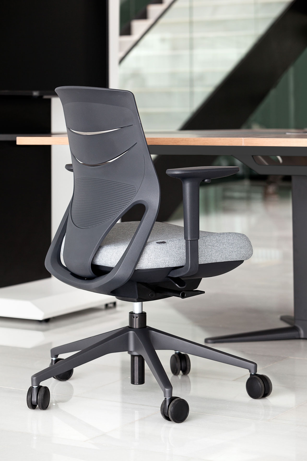 Efit 40 Gaslift Adjustable Swivel Office Chair w/Medium Backrest
