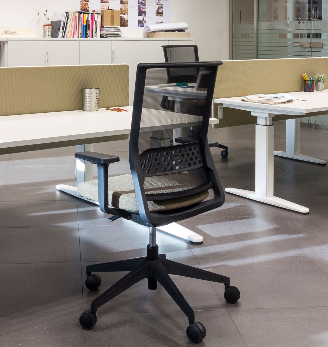 Stay Gaslift/Synchro Mesh Backrest Adjustable Swivel Office Chair w/2D Arms