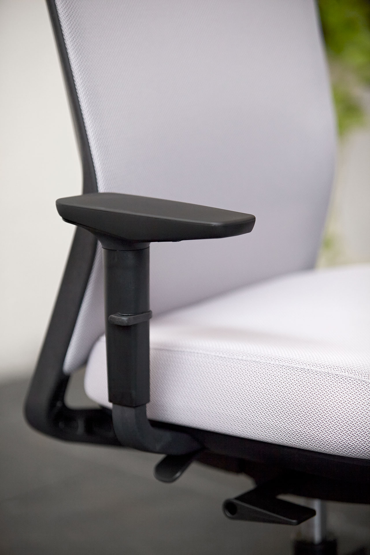 Stay Gaslift/Synchro Mesh Backrest Adjustable Swivel Office Chair w/3D Arms