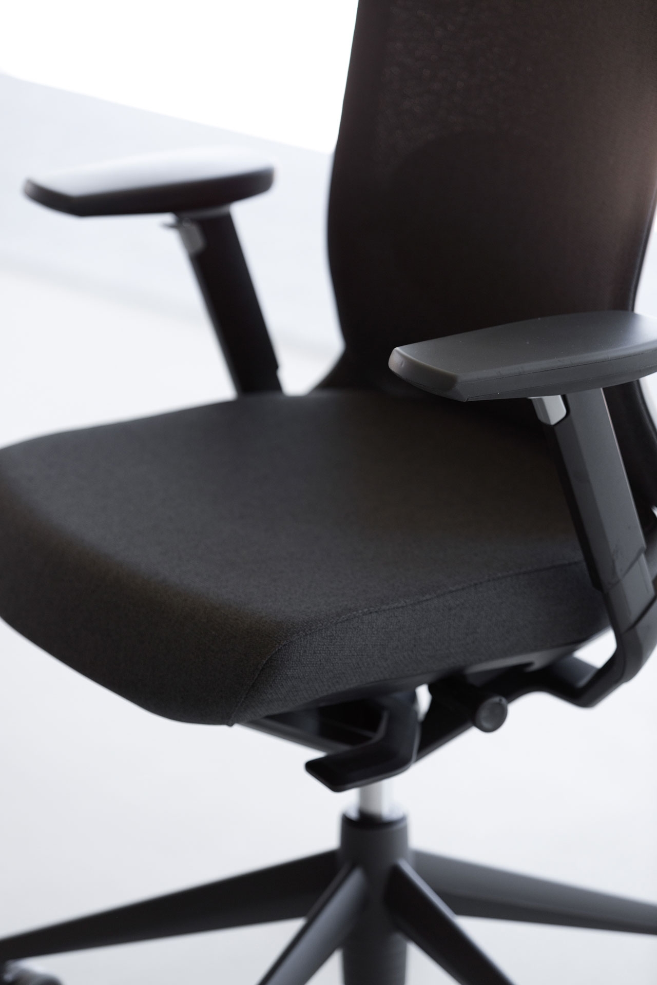 TNK 500 Office Chair w/Technical Mesh Backrest