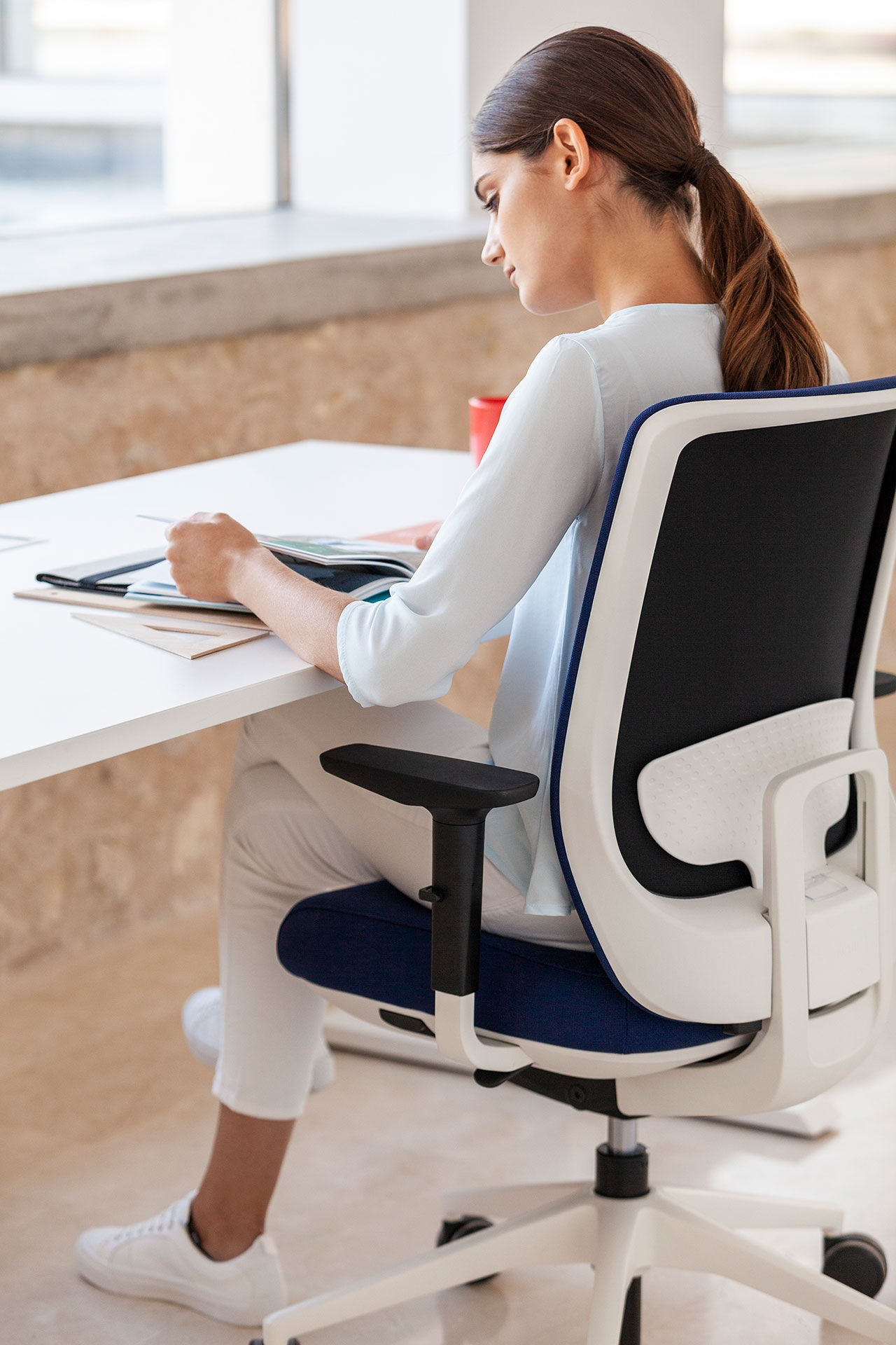 Trim Series 50 Gaslift/Synchro Adjustable Swivel Office Chair