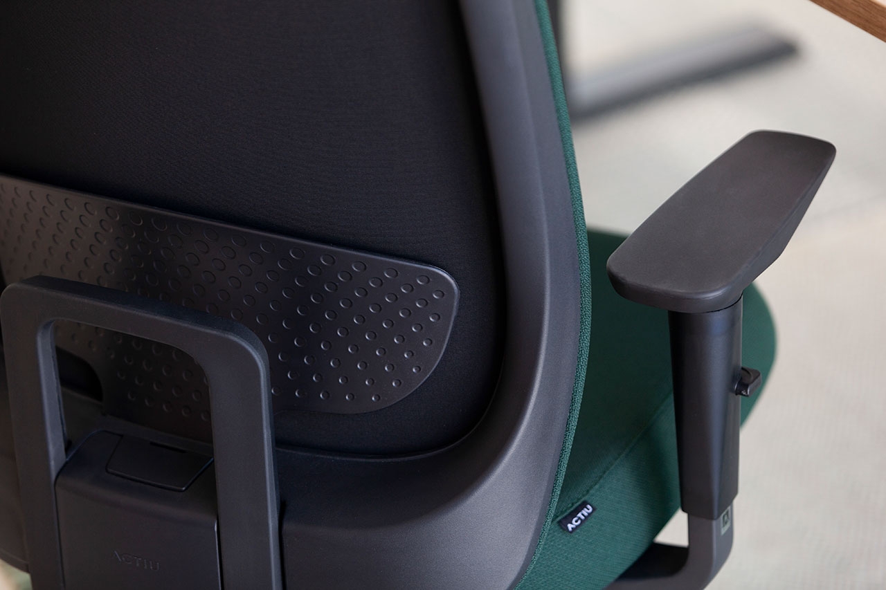 Trim Series 50 Gaslift/Synchro Adjustable Swivel Office Chair
