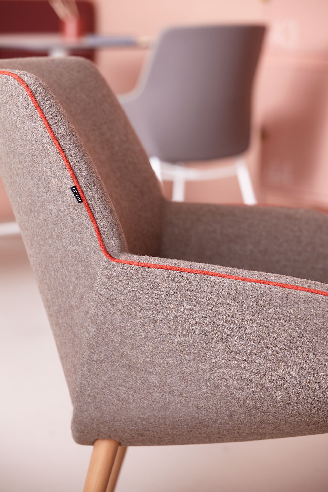 Noom 10 Medium Backrest Armchair w/Wood Legs