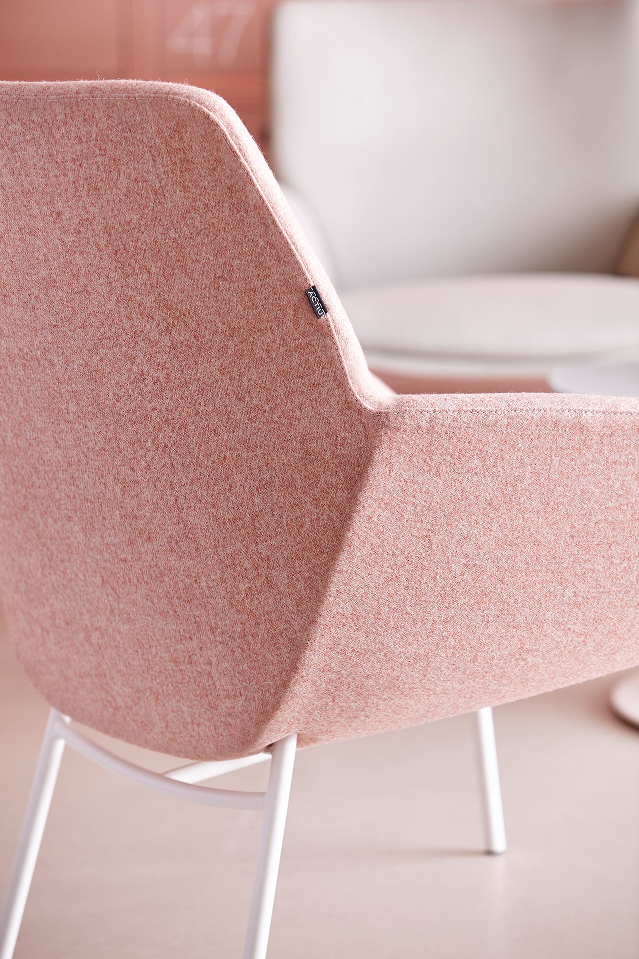 Noom 10 Medium Backrest Armchair w/Metal Legs