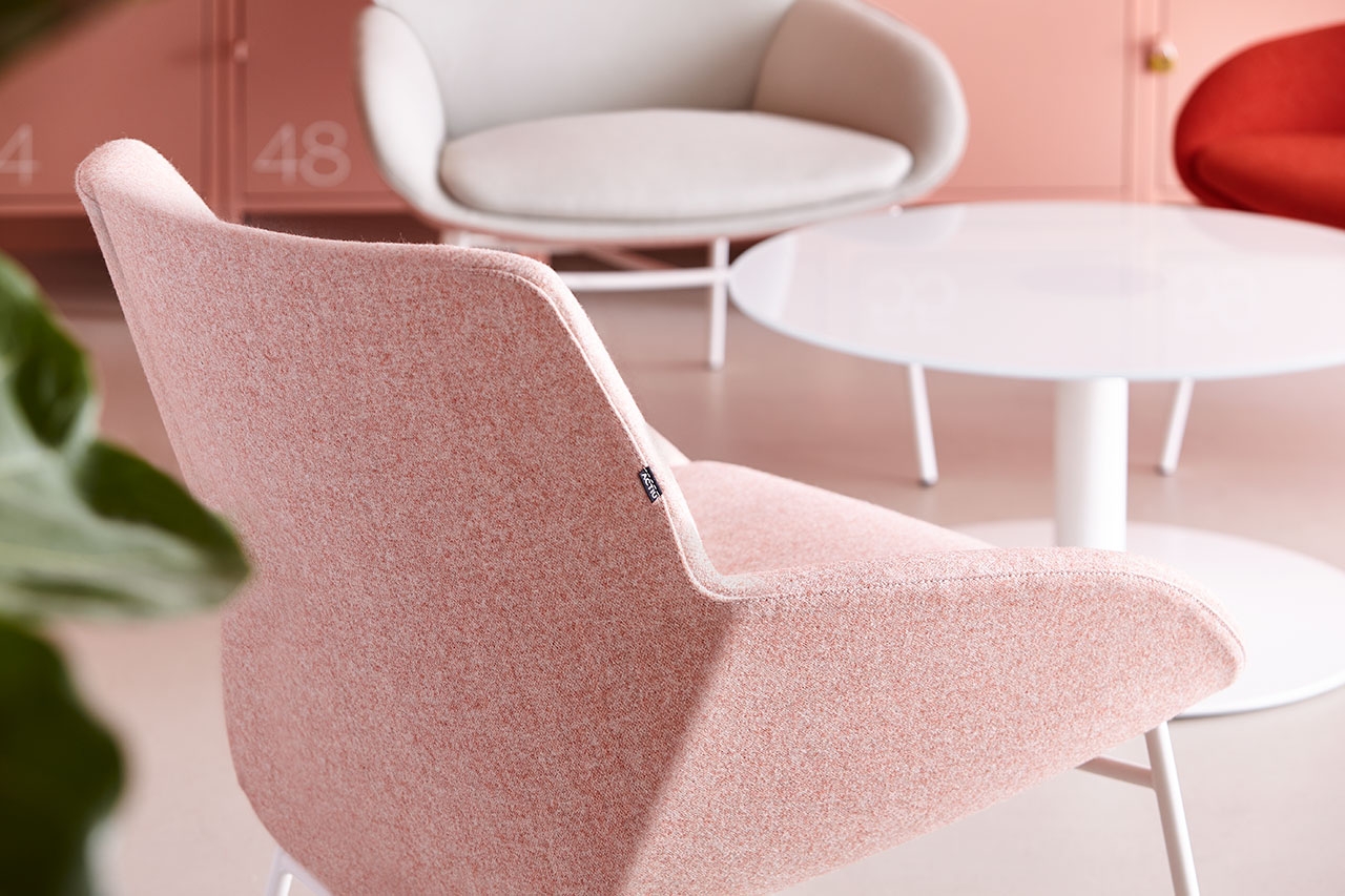 Noom 10 Medium Backrest Armchair w/Metal Legs