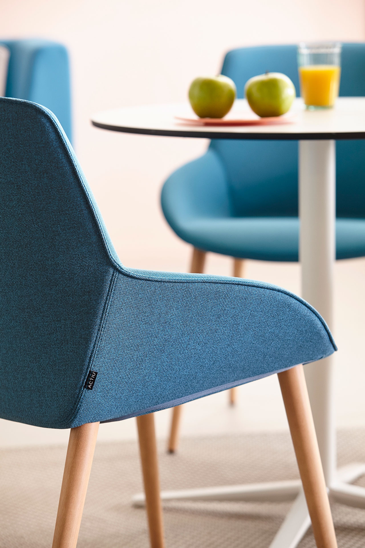 Noom 30 Medium Backrest Armchair w/Wood Legs