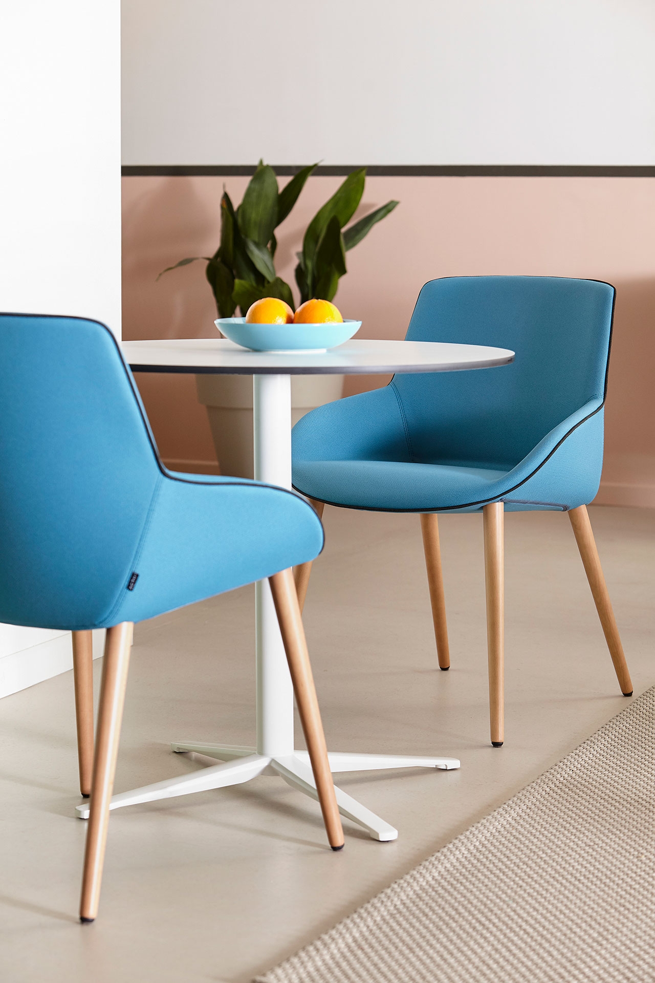 Noom 30 Medium Backrest Armchair w/Wood Legs