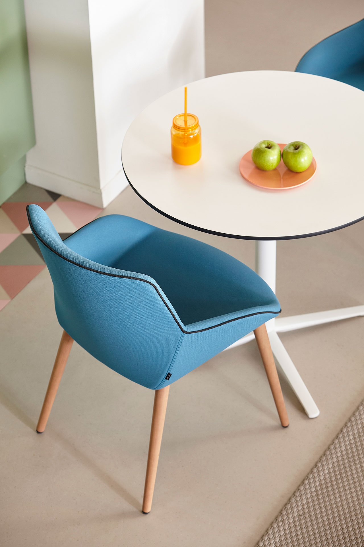 Noom 30 Medium Backrest Armchair w/Wood Legs