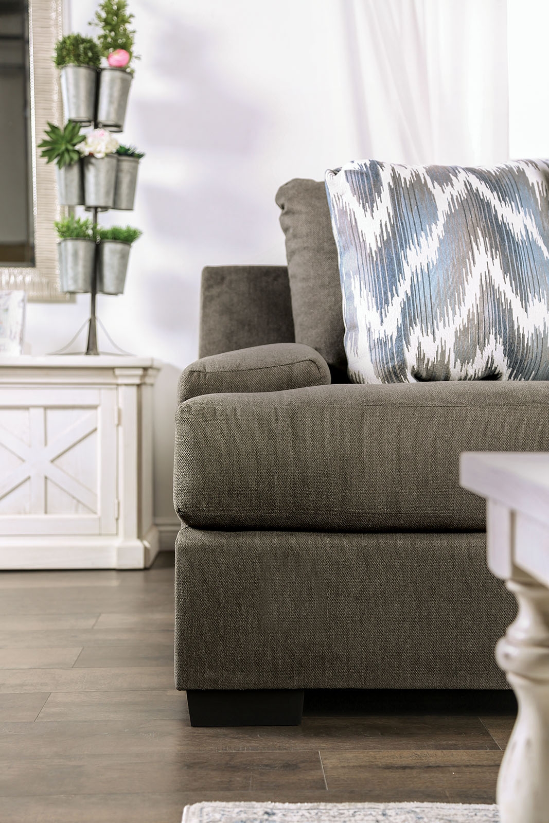 Reigate Fabric Loveseat