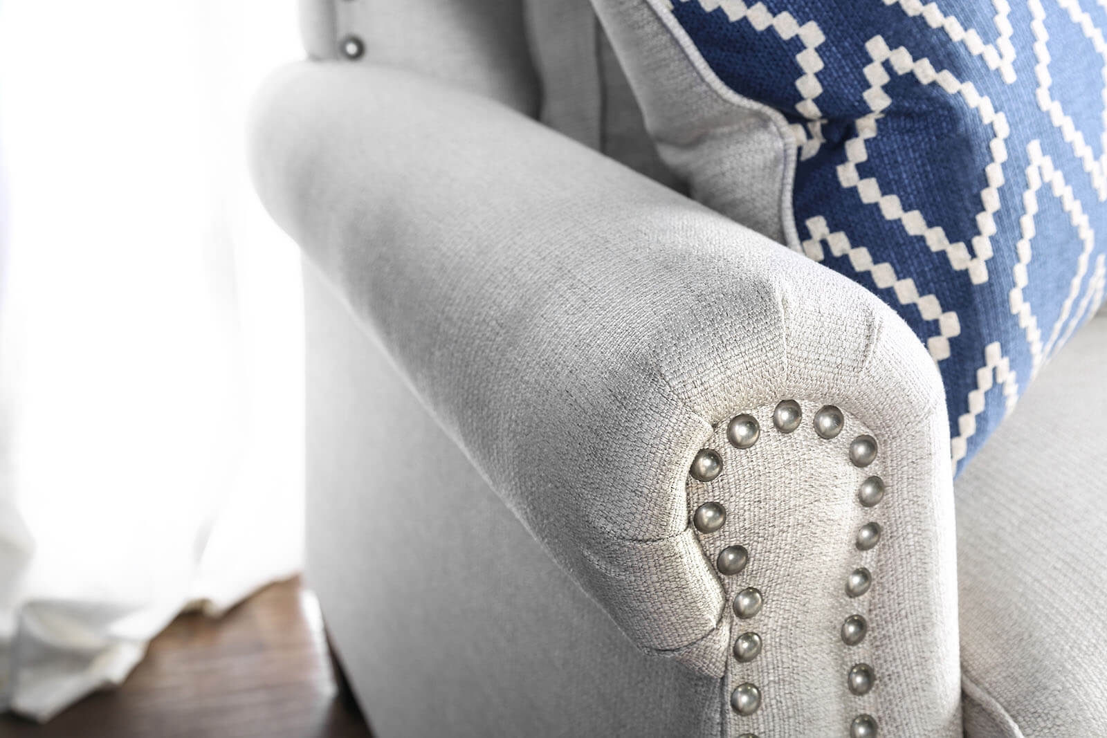 Giovanni Fabric Loveseat