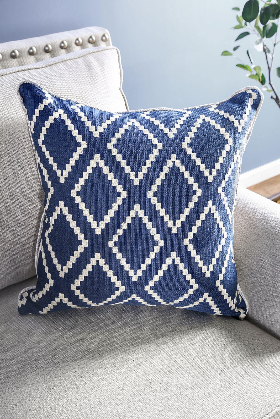 Giovanni Fabric Loveseat