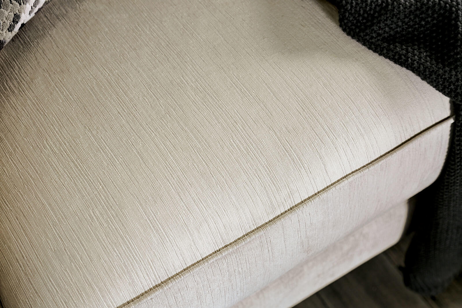 Aniyah Fabric Living Room Set