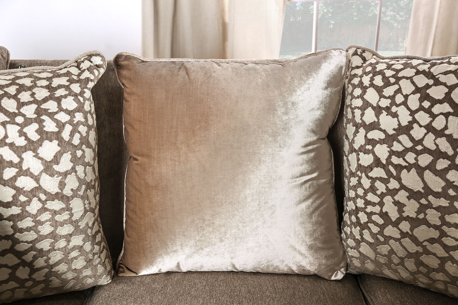 Hendon Fabric Loveseat