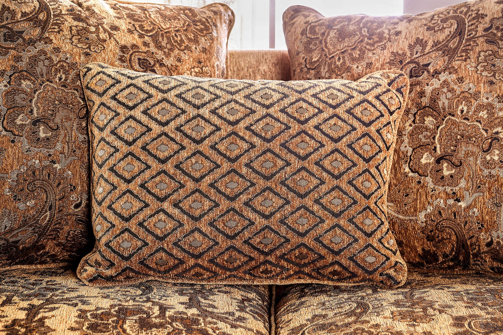 Nicanor Chenille Fabric/Wood Loveseat