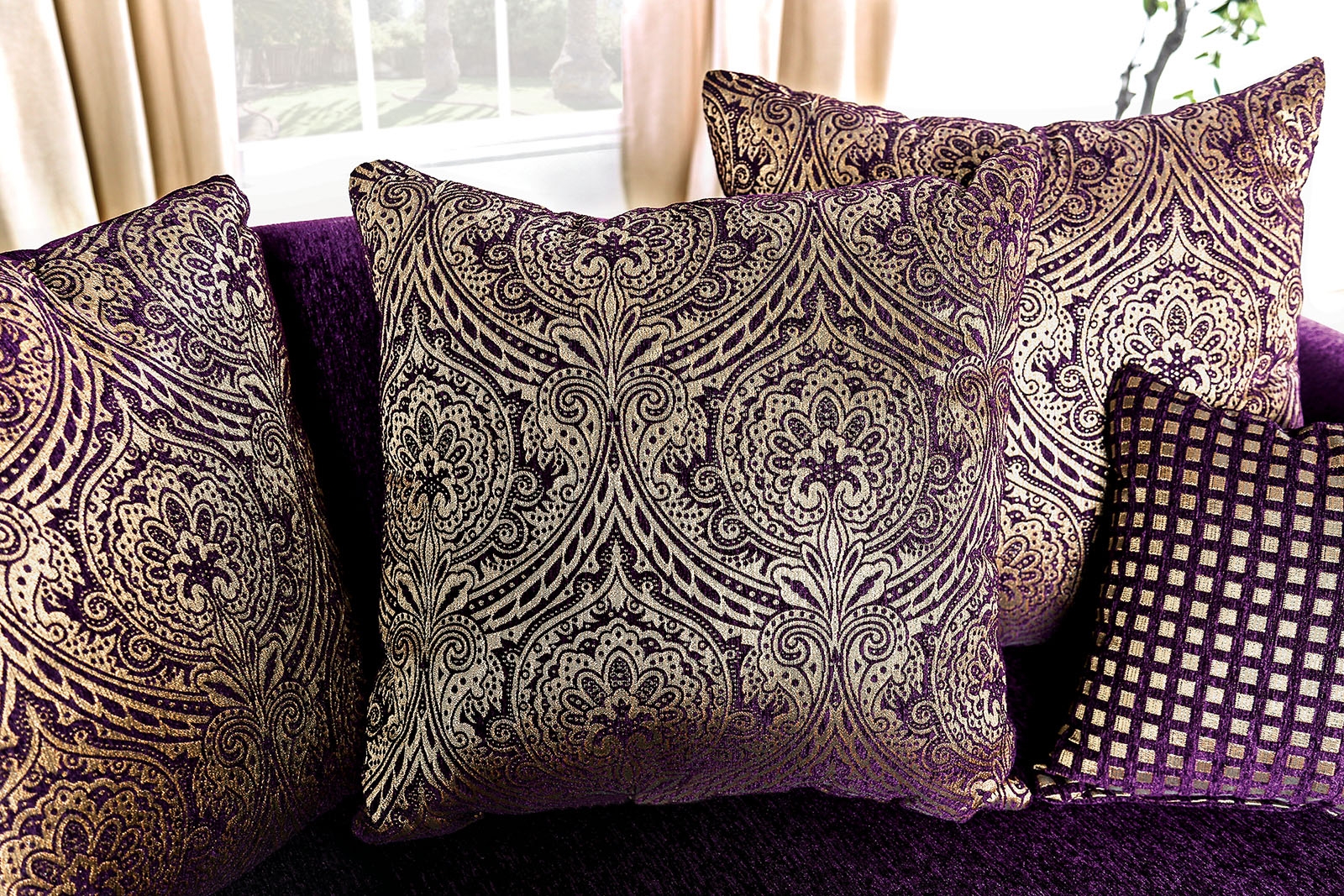 Casilda Fabric/Wood Loveseat
