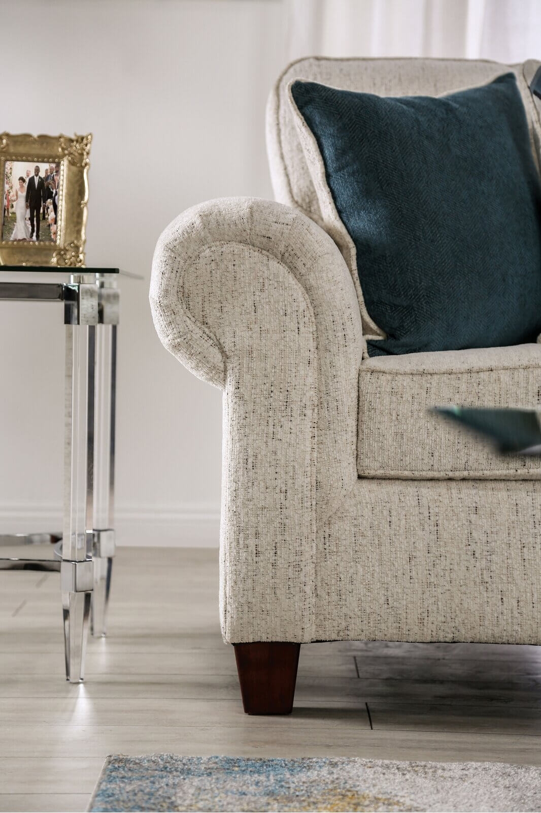Delgada Chenille Fabric Loveseat