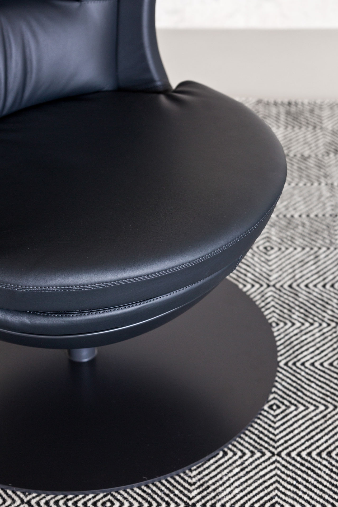 Badminton Lounge Office Swivel Soft Chair, Monocolor