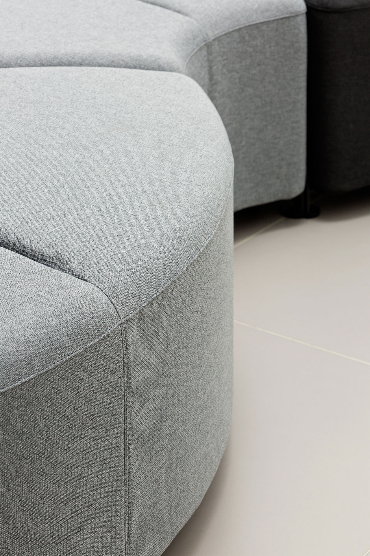 Modular upholstered bench BEND