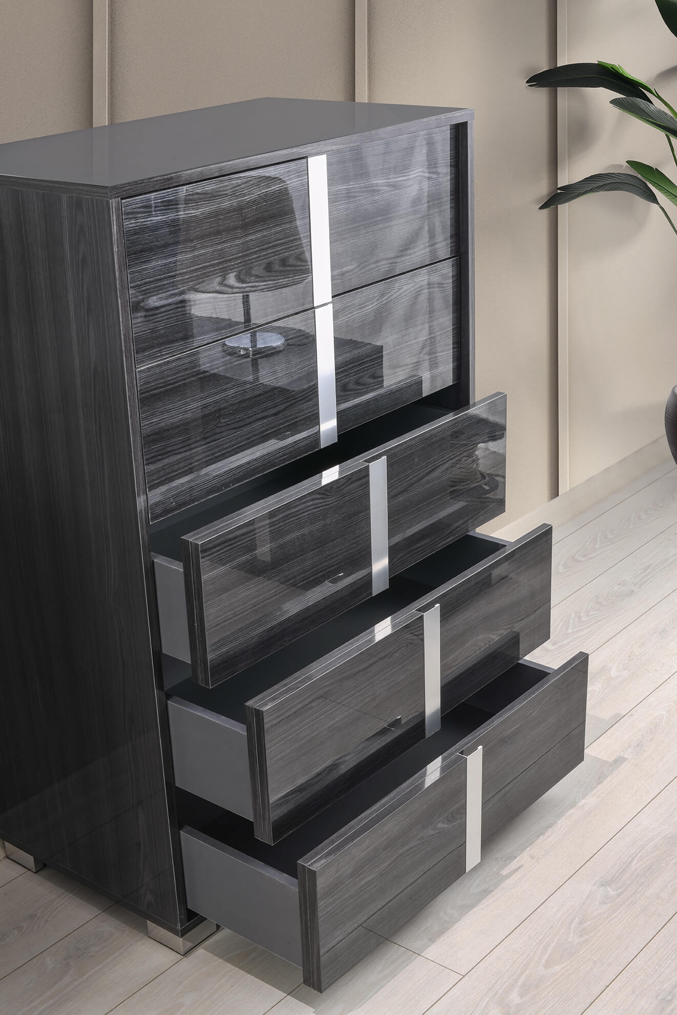Roma Glossy Chest
