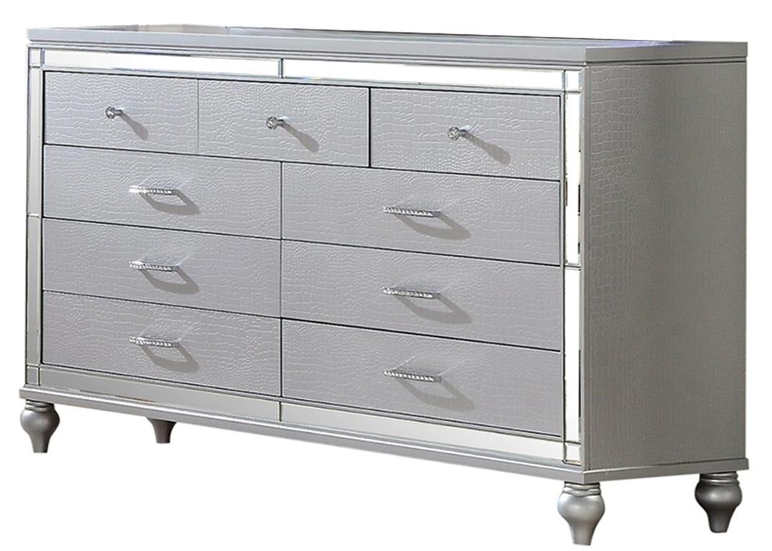 Lizelle Velvet/Wood Regular Bedroom Set