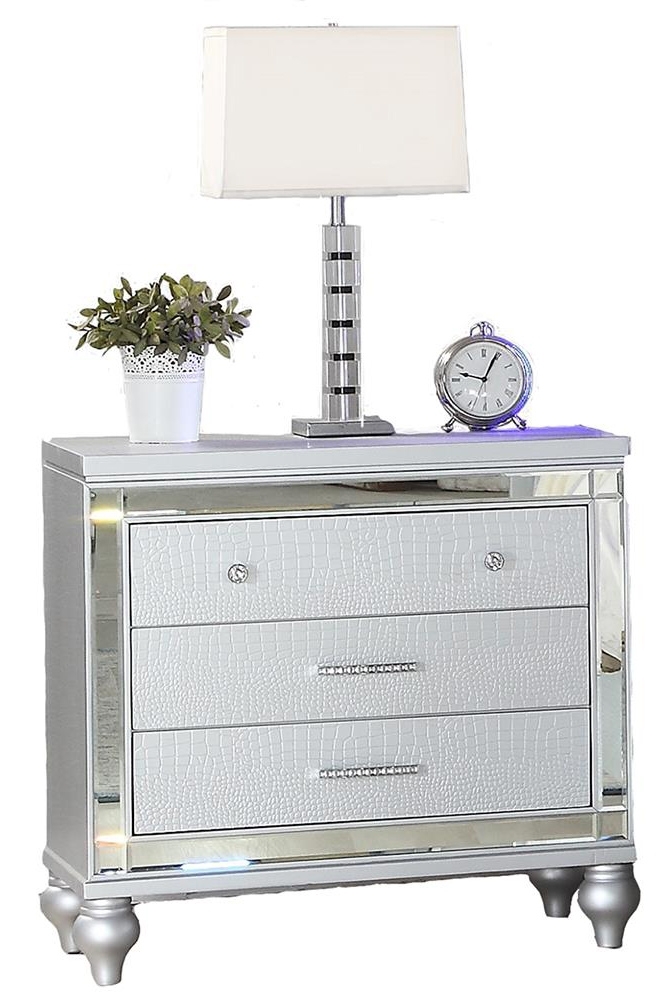 Lizelle Velvet/Wood Regular Bedroom Set