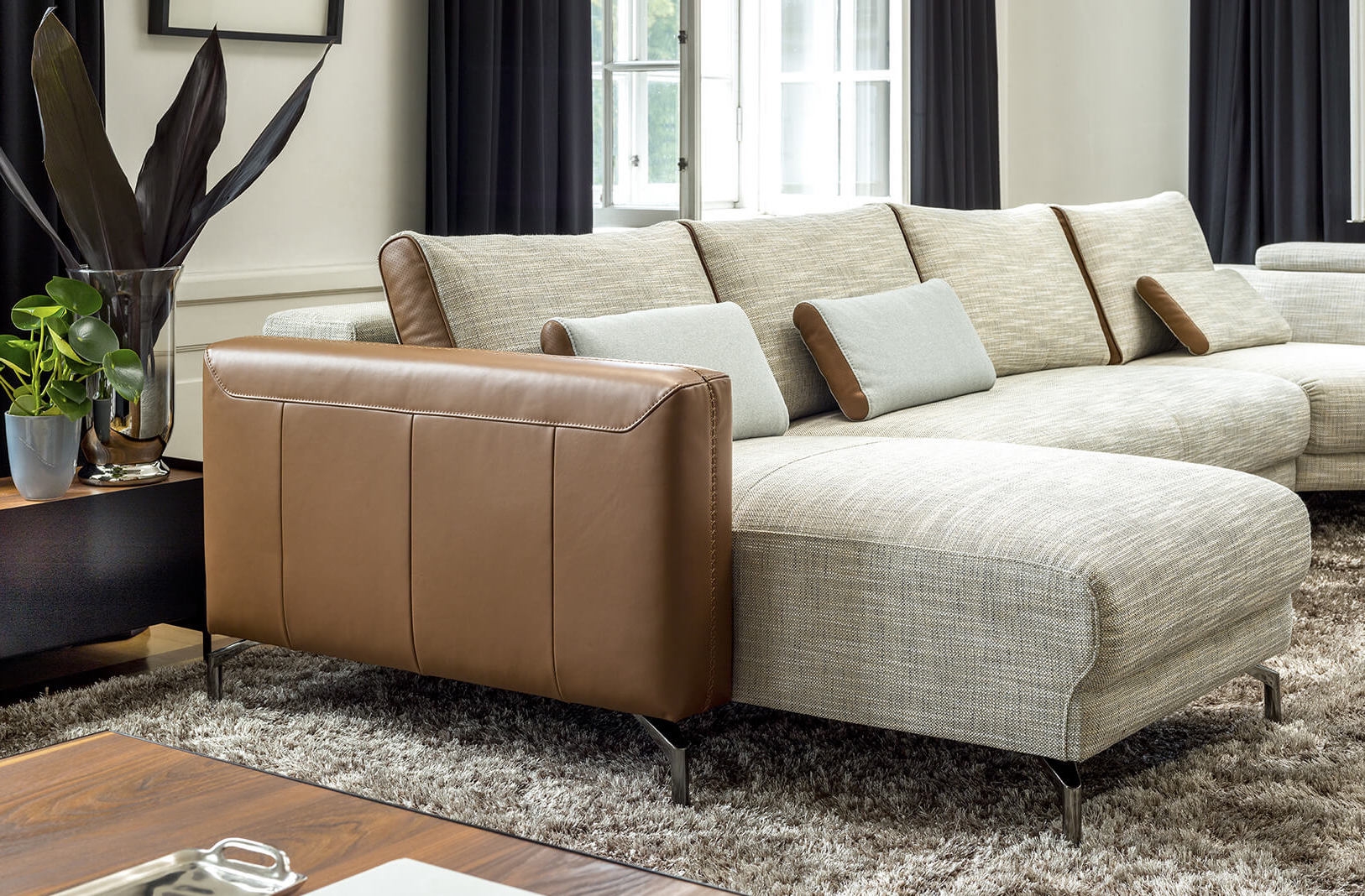 Stuttgart Fabric/Leather U-Shaped Sectional, Right Facing Chaise