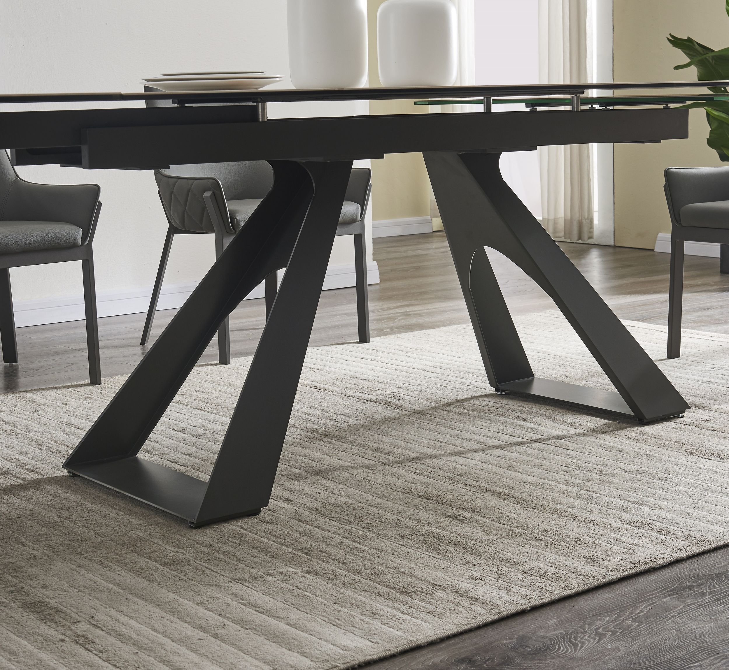 Swan Ceramic Extendable Table