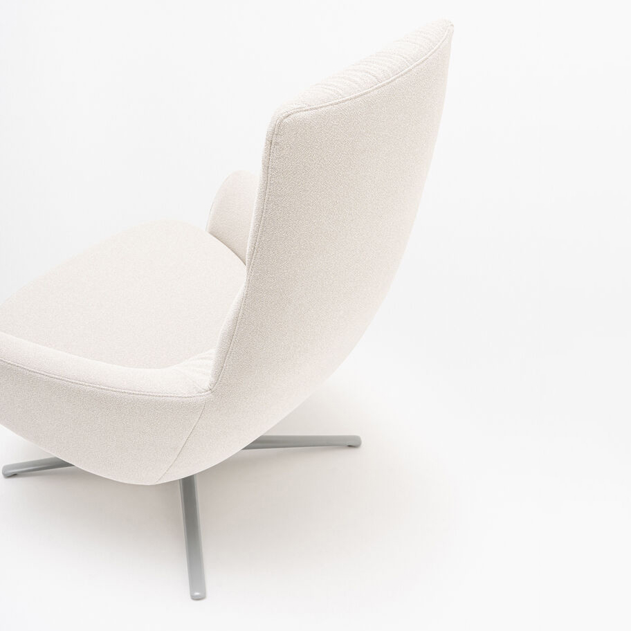 Toro Armchair w/Headrest