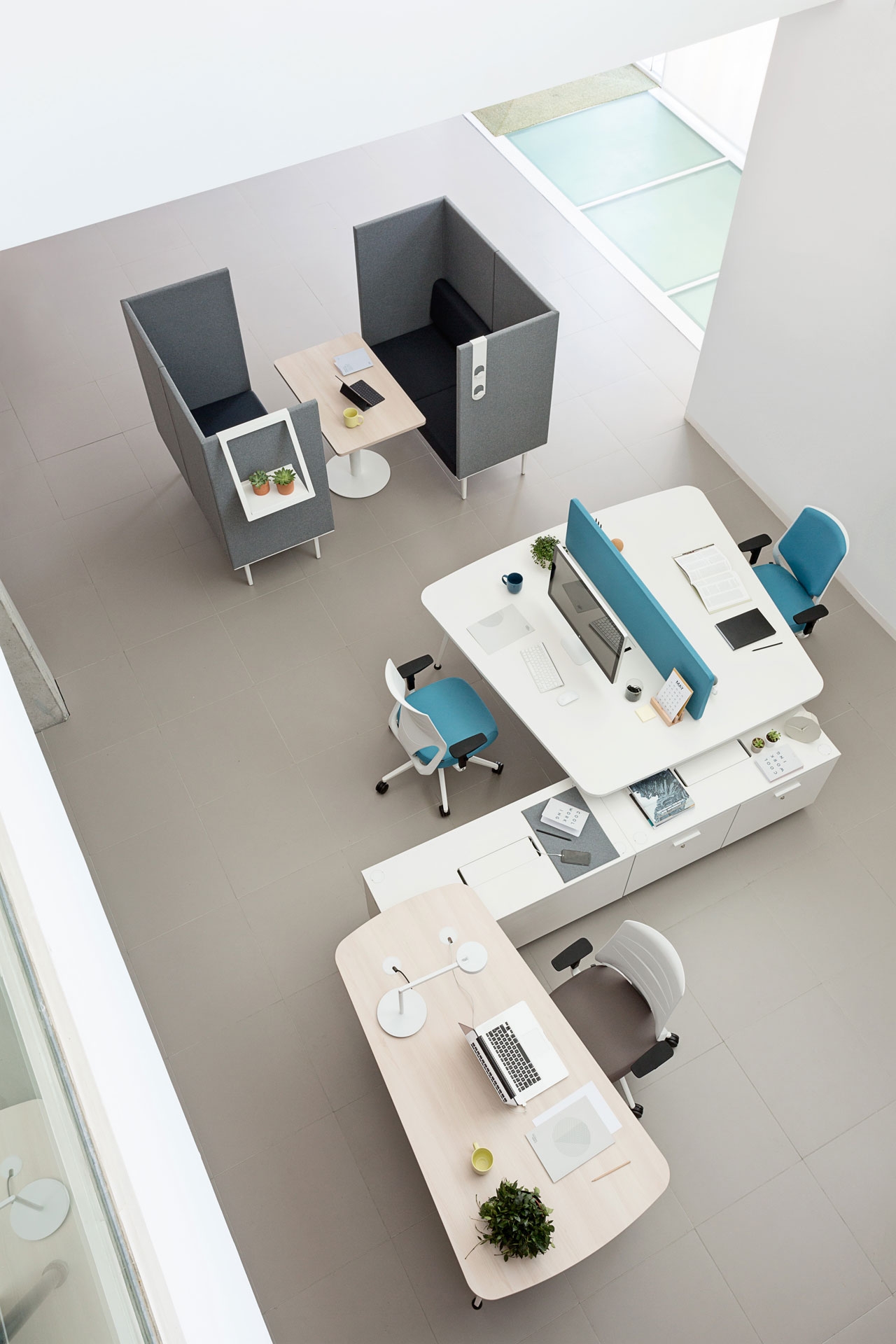 Twist Spine Office Table w/Storage