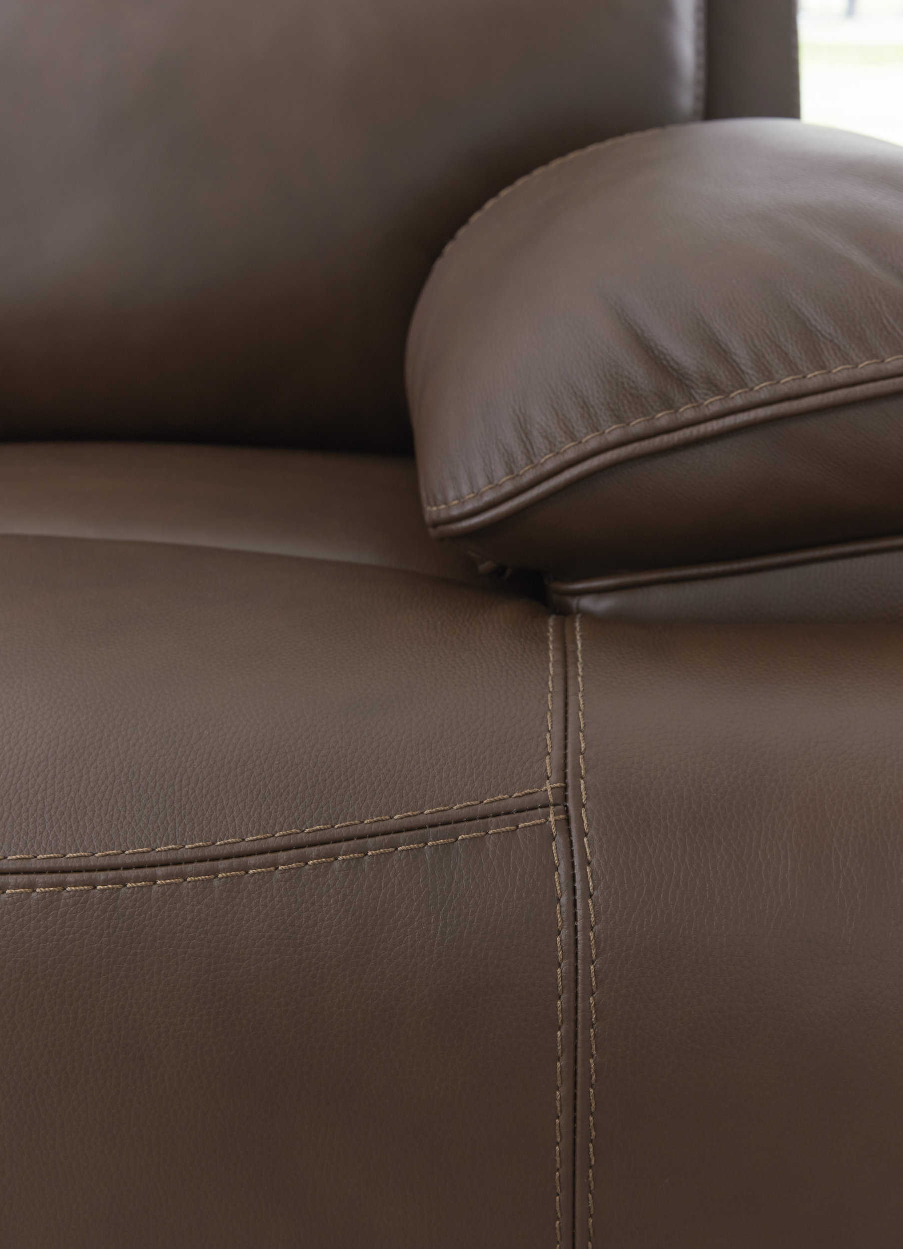 VonRyan Leather/PVC Power Recliner w/Adjustable Headrest