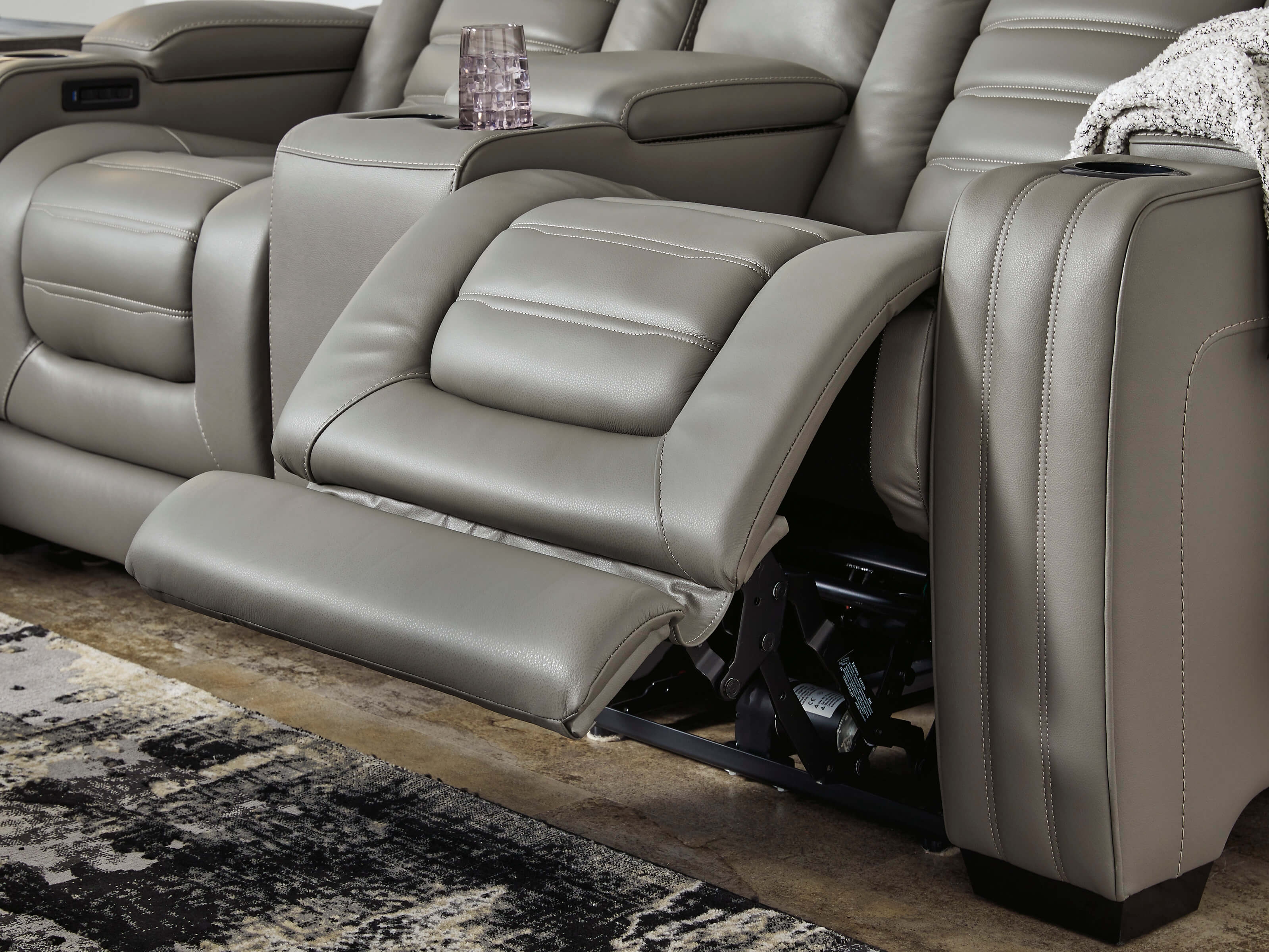 Backtrack Leather Power Reclining Loveseat w/Console