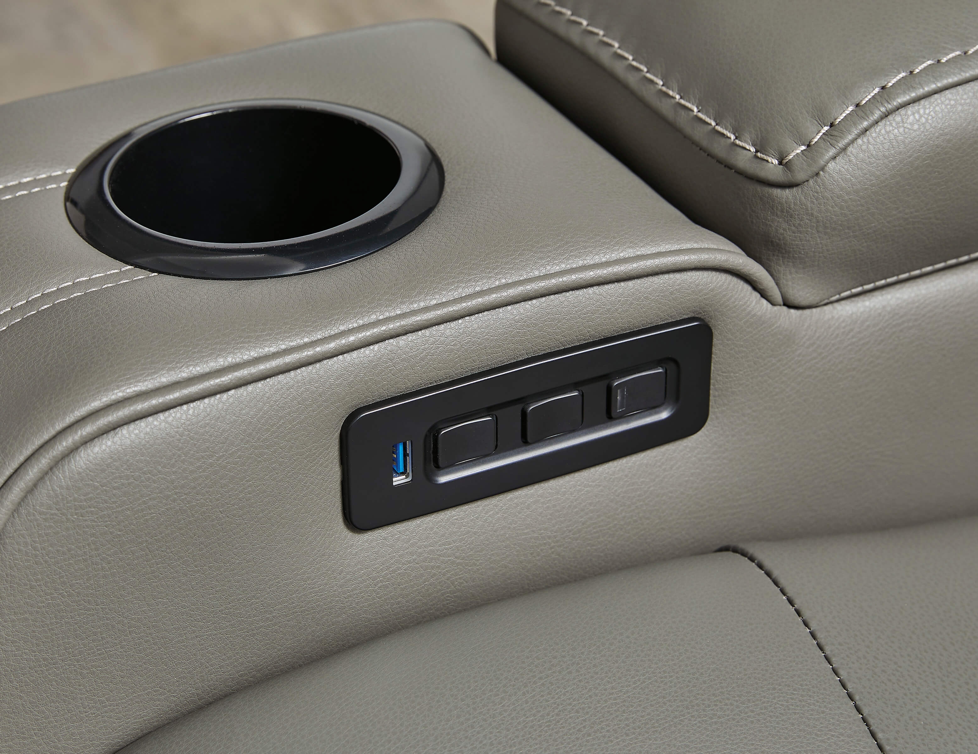 Backtrack Leather Power Reclining Loveseat w/Console