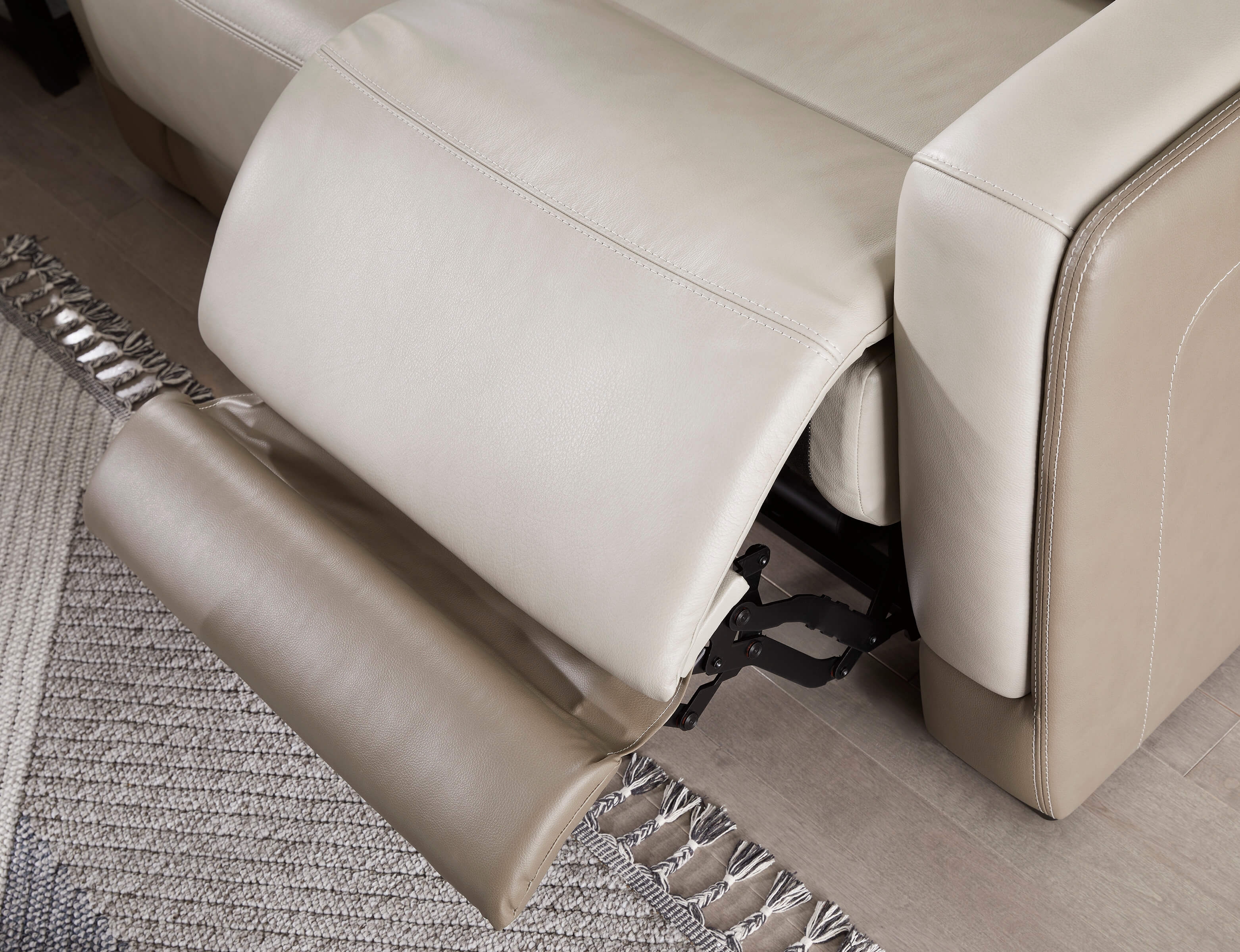 Battleville Leather Power Reclining Loveseat