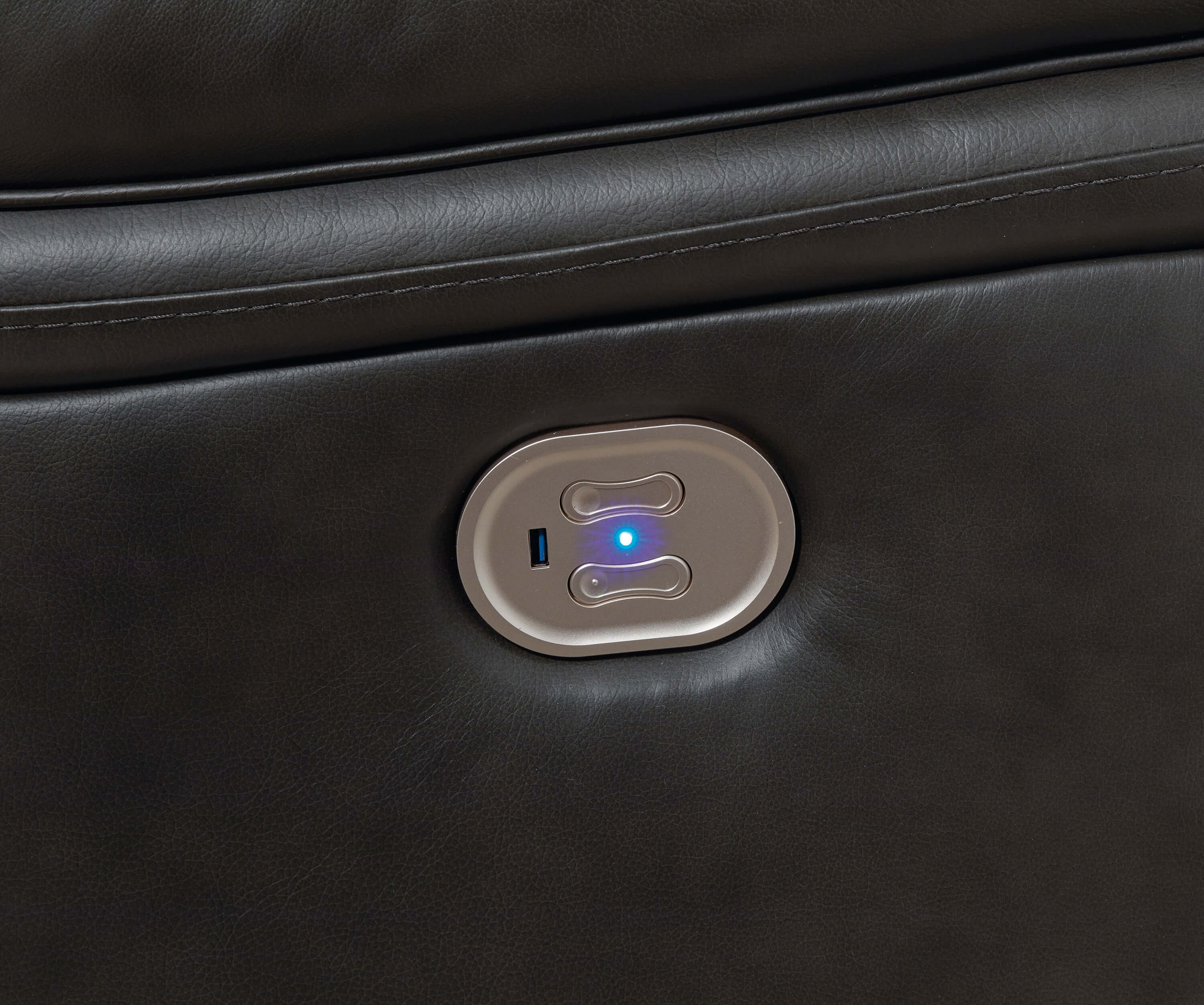 Mackie Pike Loveseat USB Port