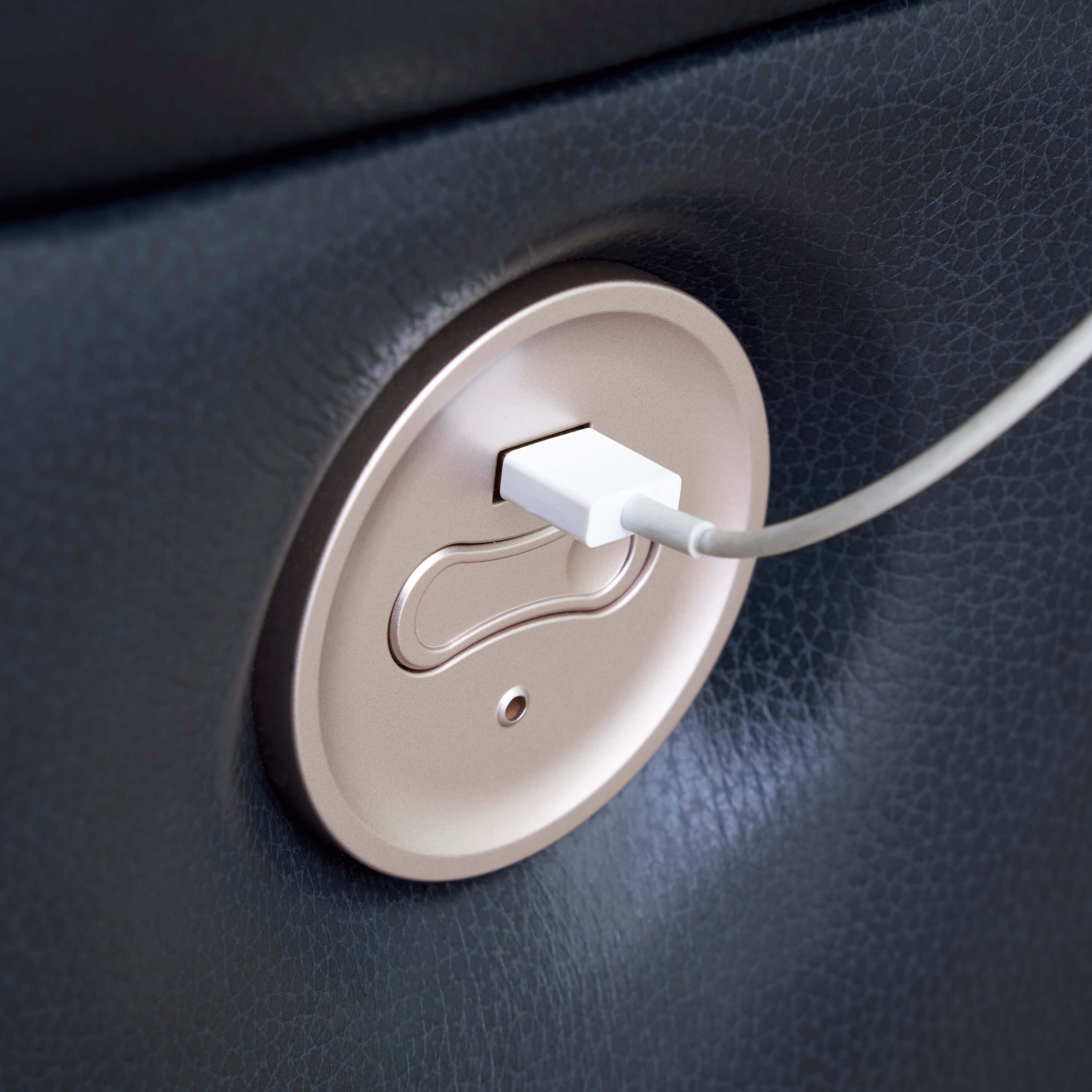 Leesworth Leather Ocean Chair USB Port