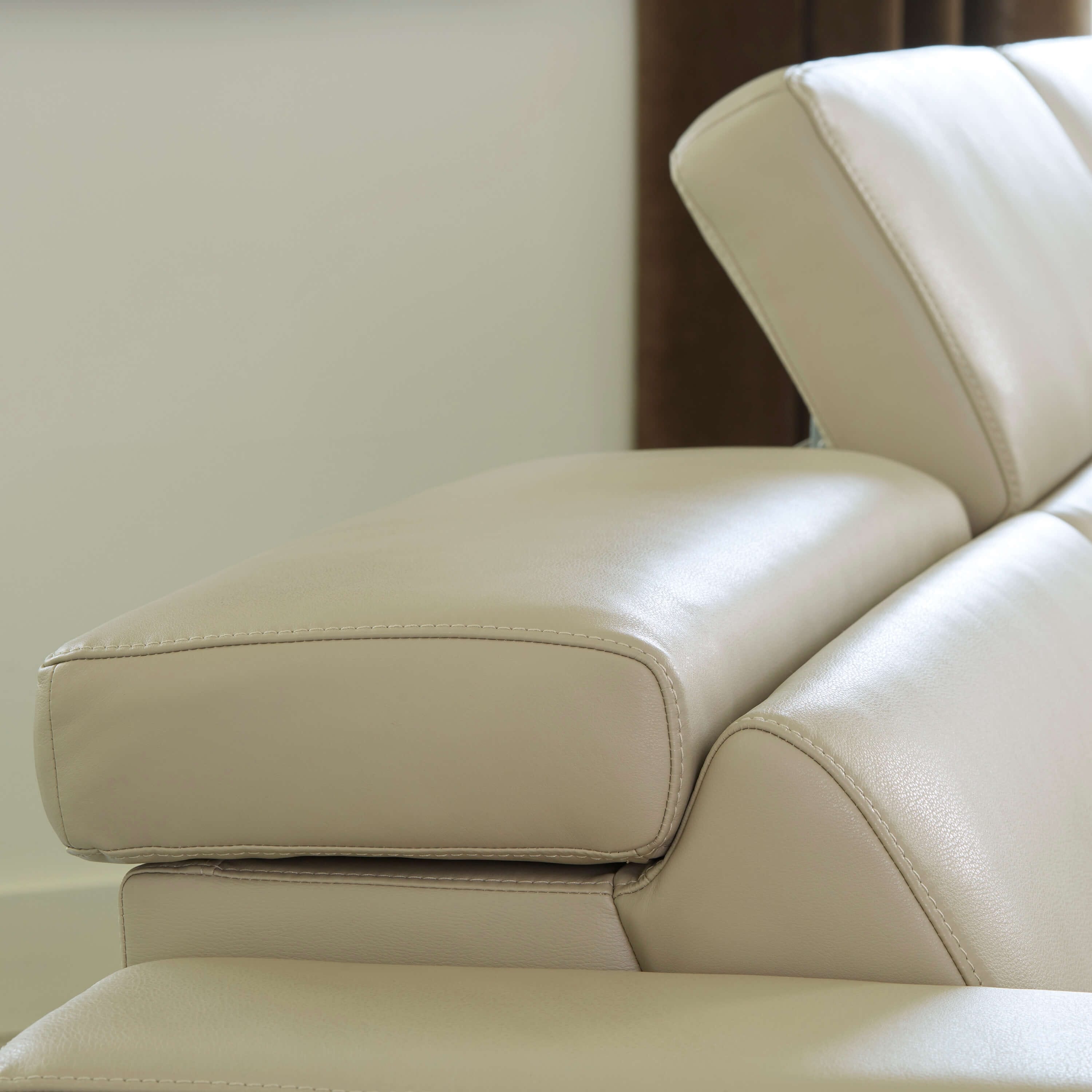 Texline Sand Wedge with Manual Headrest