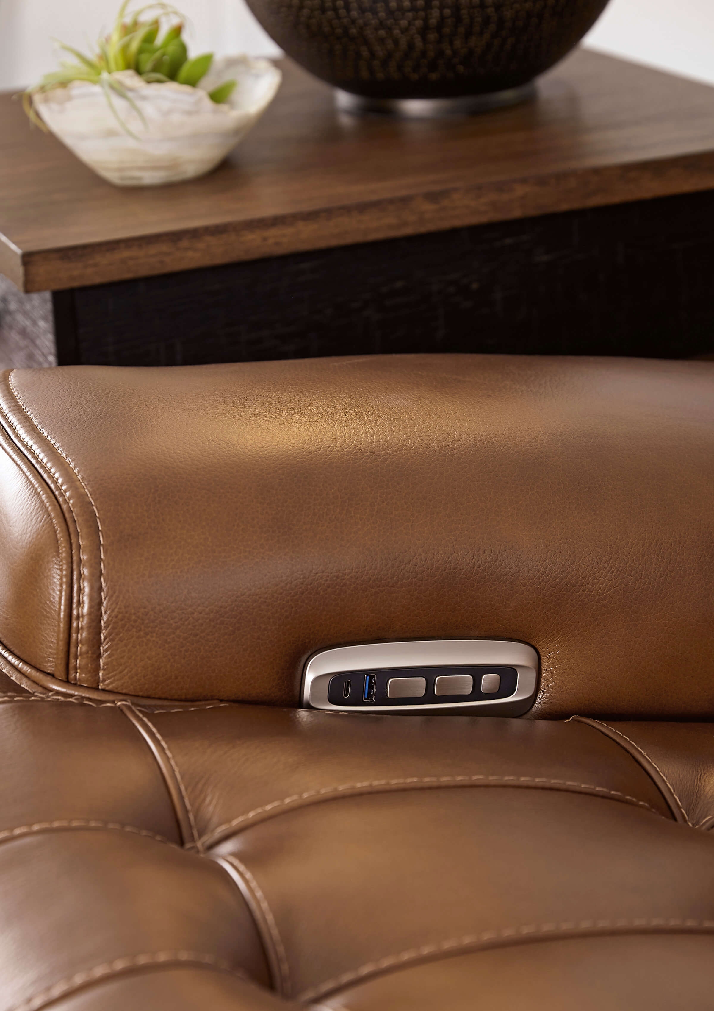 Ashley Temmpton 3-Piece Leather Loveseat USB Port