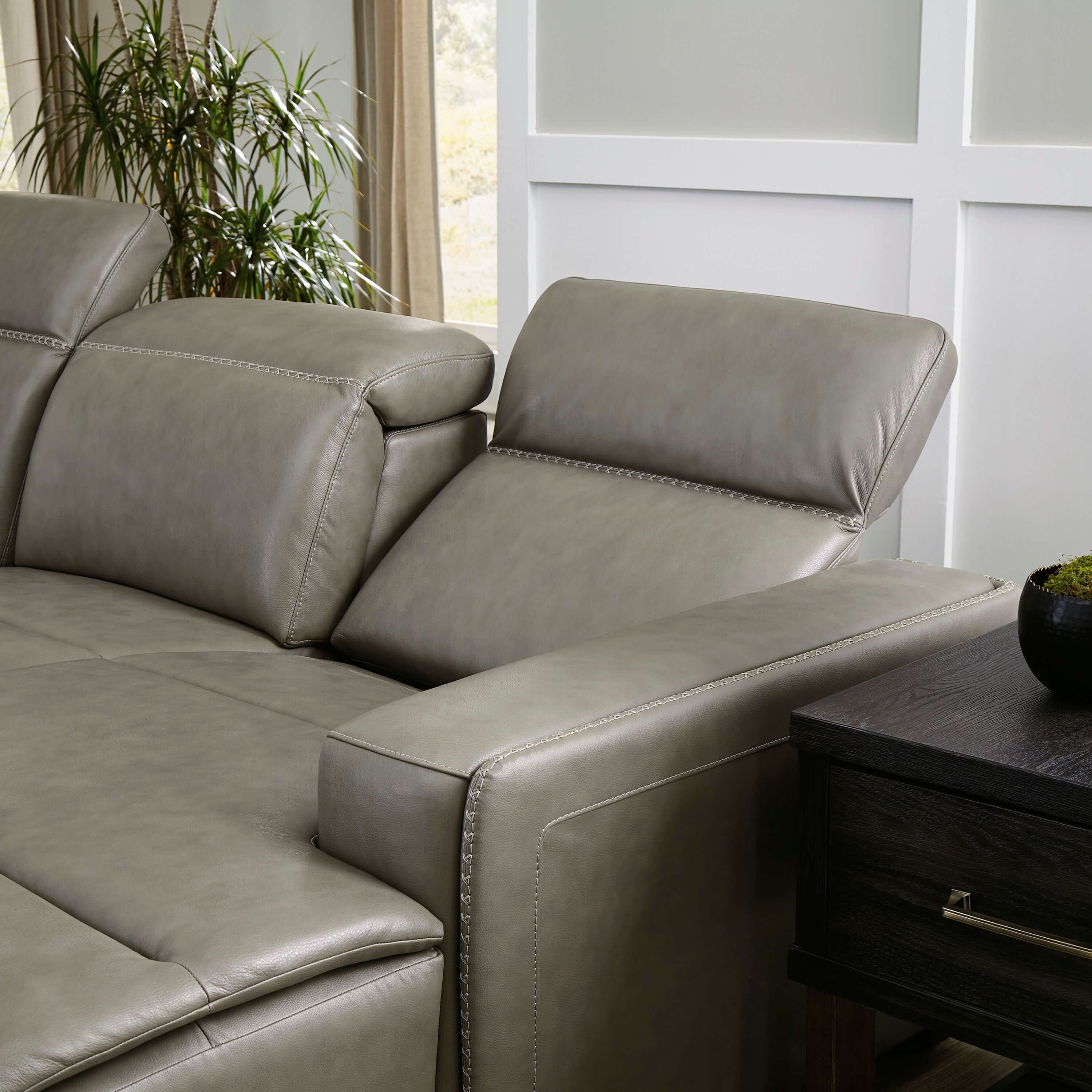 Correze 5-Piece Leather Power Reclining Sectional w/Right Chaise