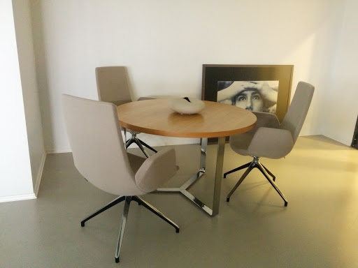 Plana Round Meeting Table for 3/4 Persons