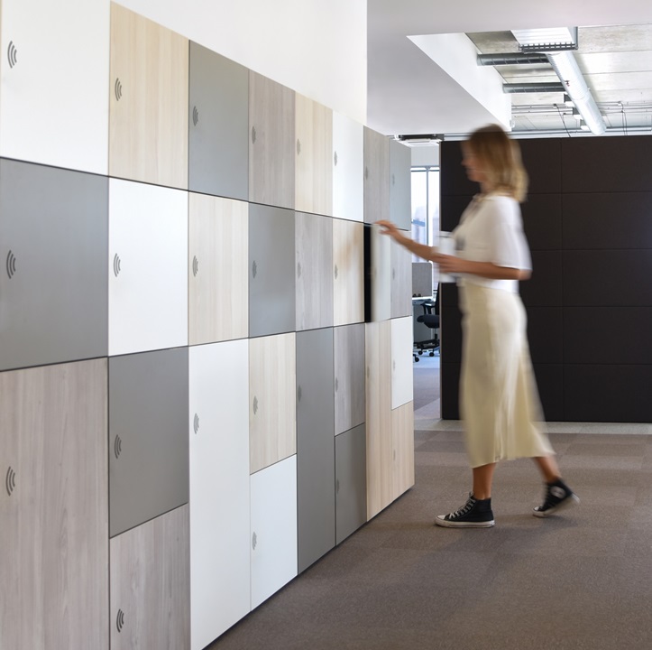 NARBUTAS Choice 1 Row Locker w/3 Small Doors, Slots
