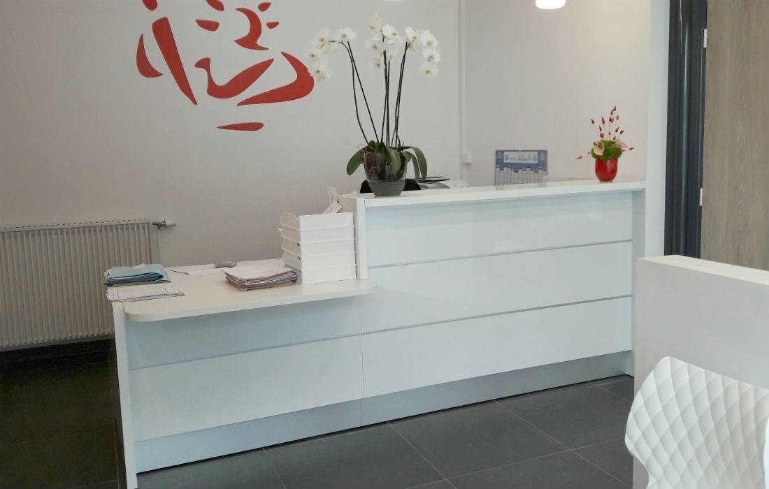 MDD Valde 105" Straight Reception Desk With Right
