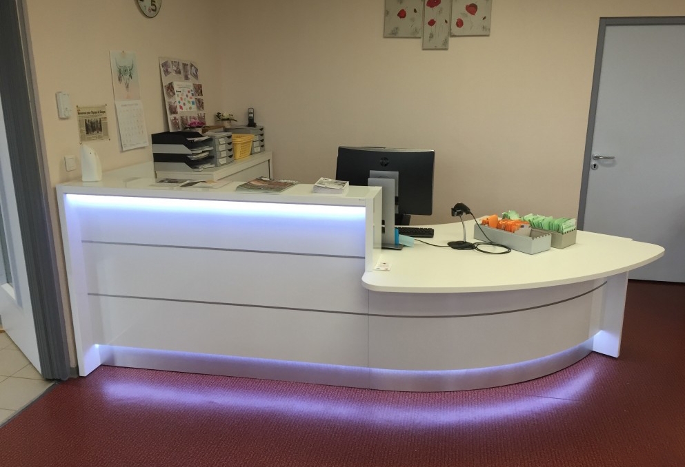 Valde 112" Curved Reception Desk w/Counter Top in white