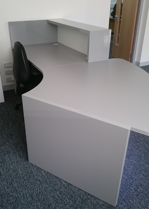 MDD Valde 112" Curved Reception Desk Counter Table