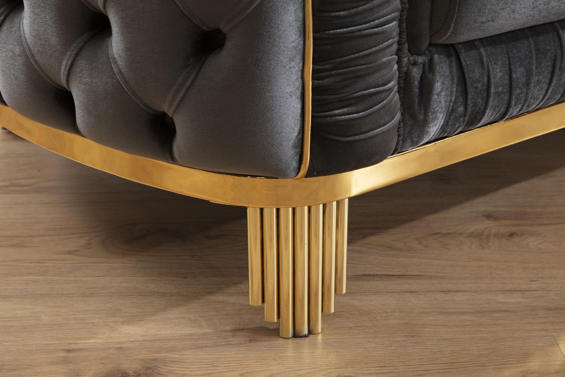 Vanessa Tufted Velvet Chair