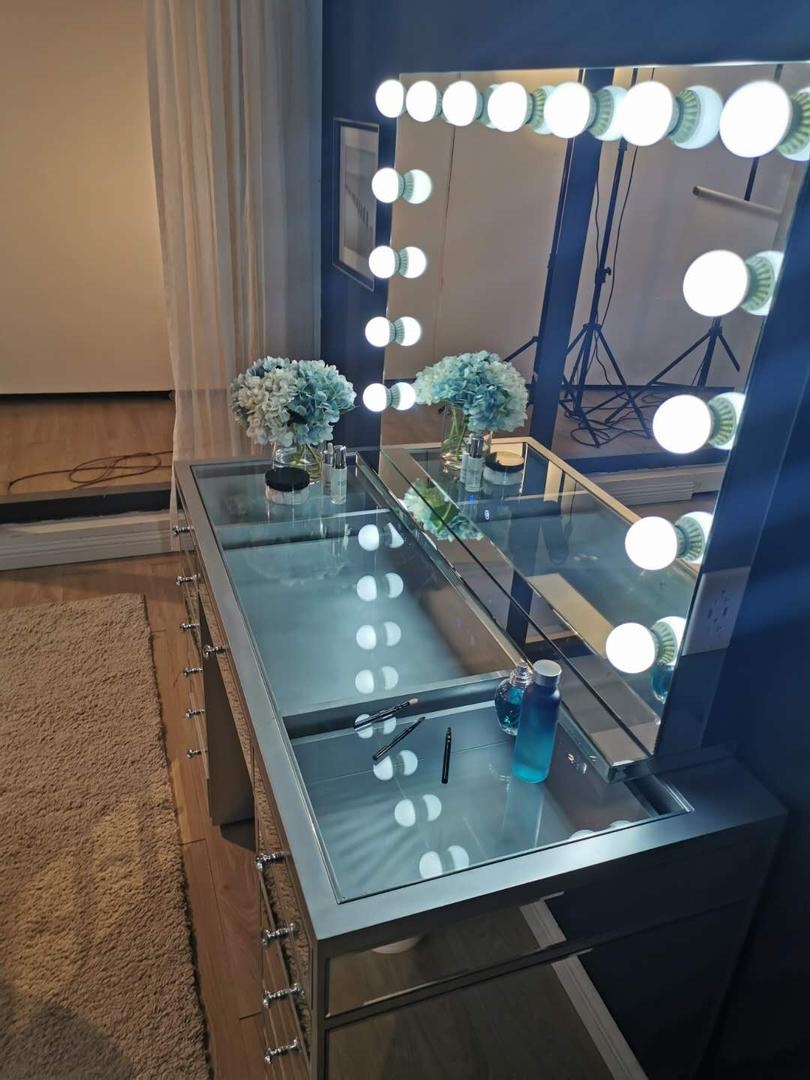 SM 13 Drawer Vanity Desk w/Mirror
