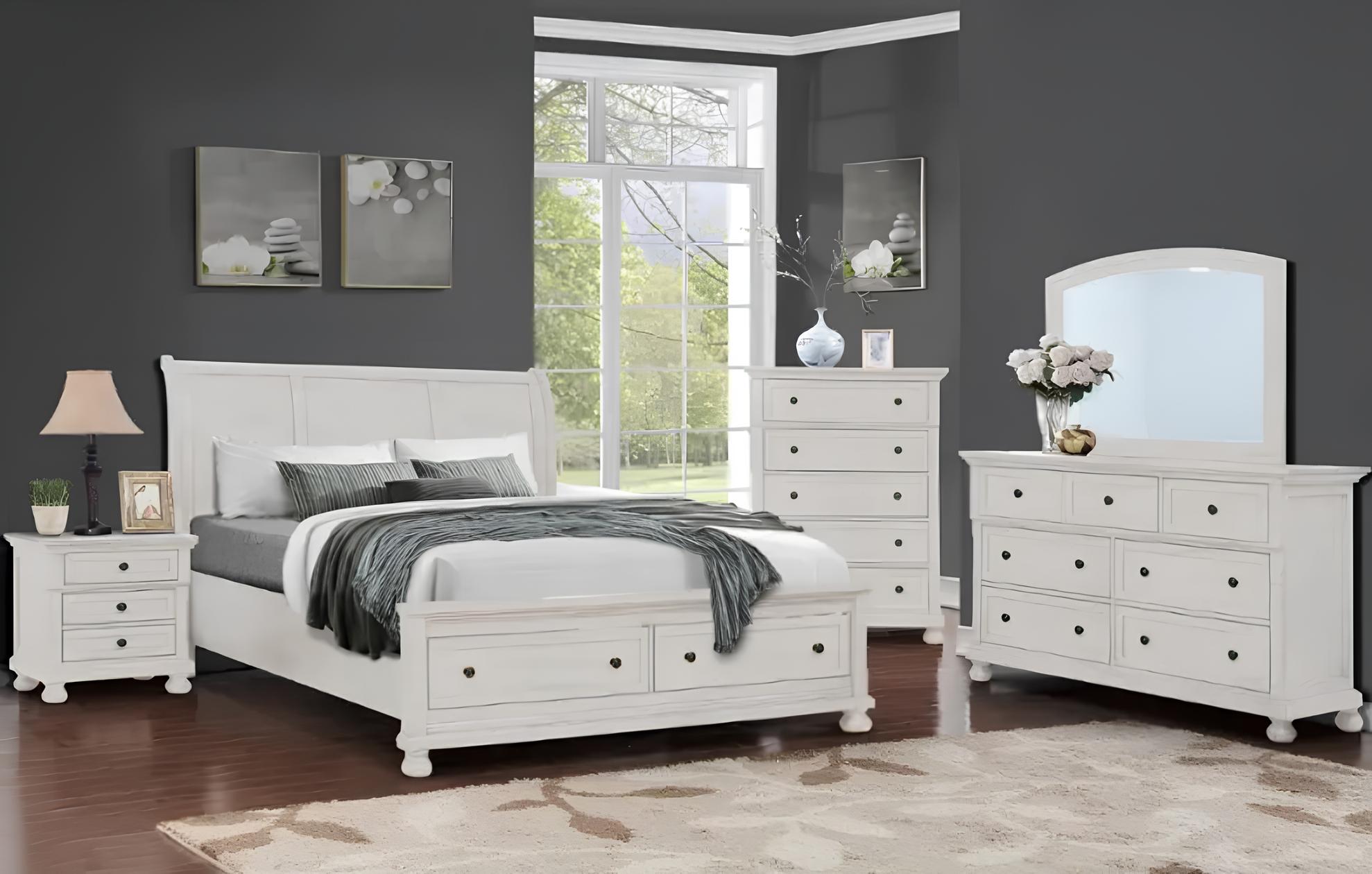 SM Verona Wood Nightstand w/3 Drawers