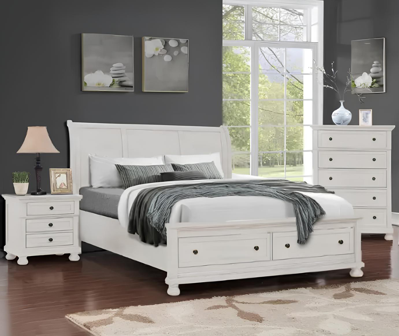 SM Verona Wood Nightstand w/3 Drawers
