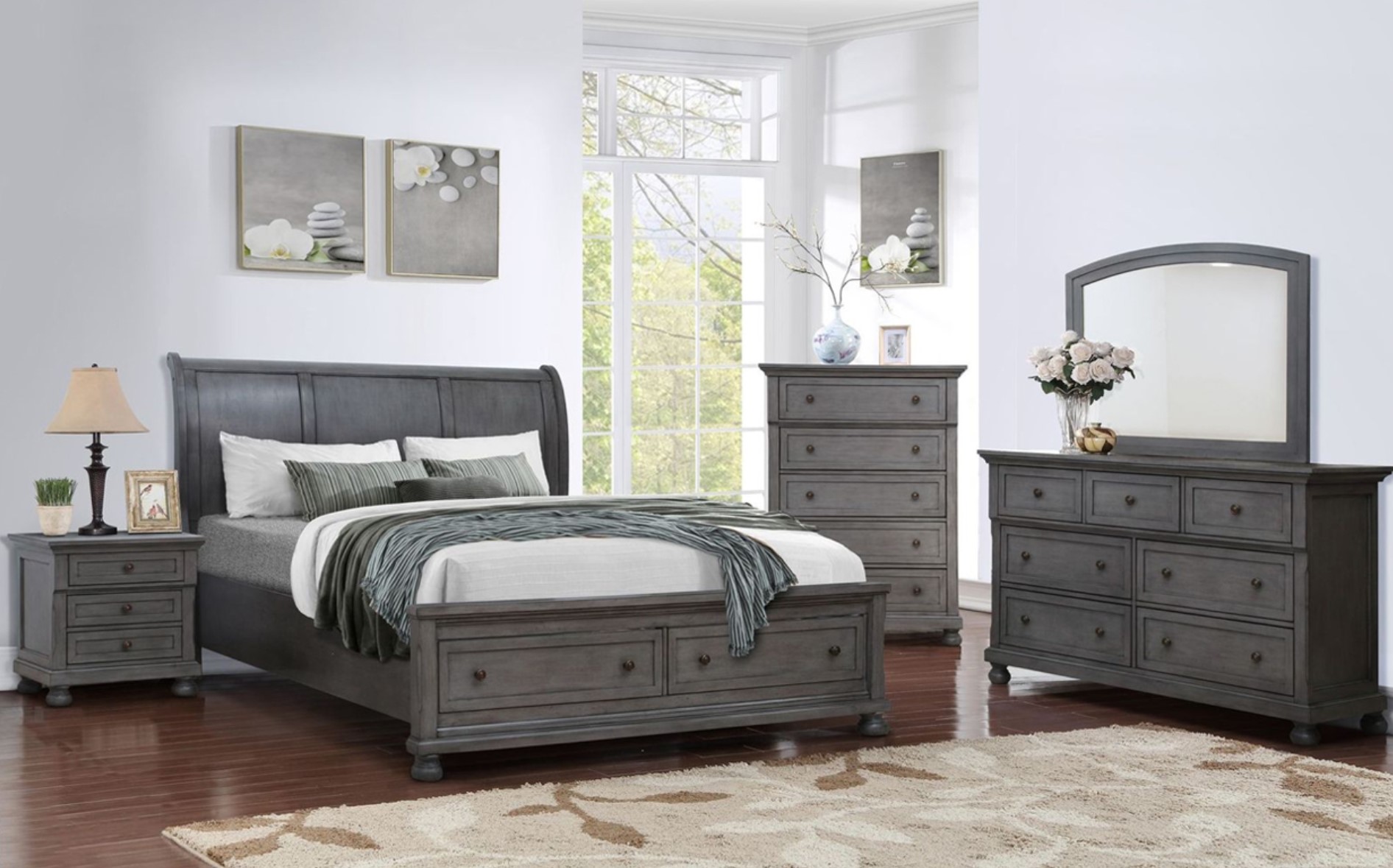 SM Verona Wood Nightstand w/3 Drawers